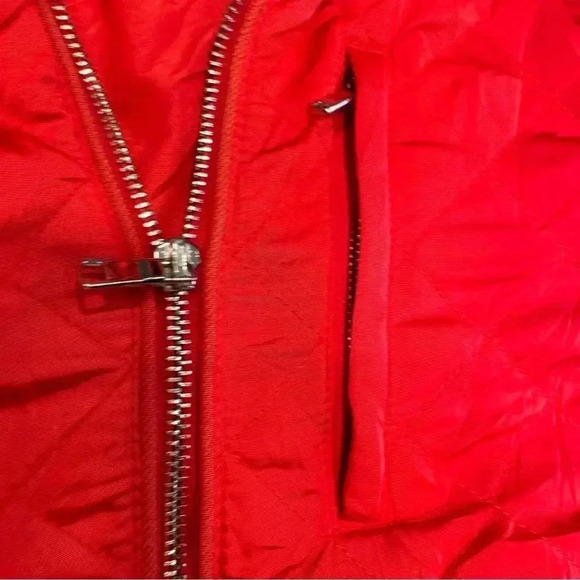 Zara women’s quilted jacket. Red with silver zippers. Size medium - Picture 9 of 11